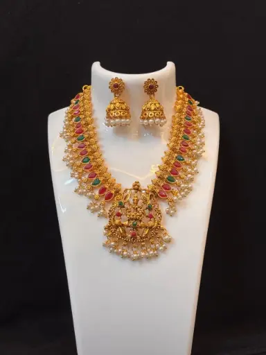 Attractive Traditional stone and | gold-plated Necklace set with ethnic, adjustable sizing